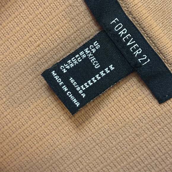 Sleeveless Collared Tank - SZ. M - New! - Picture 3 of 4